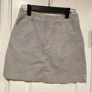Forever 21 Size S Gray White Thin Stripe Zip Up Stretch Denim Mini Skirt
